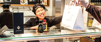 Une collaboratrice souriante de Kaimug Une collaboratrice souriante de Kaimug